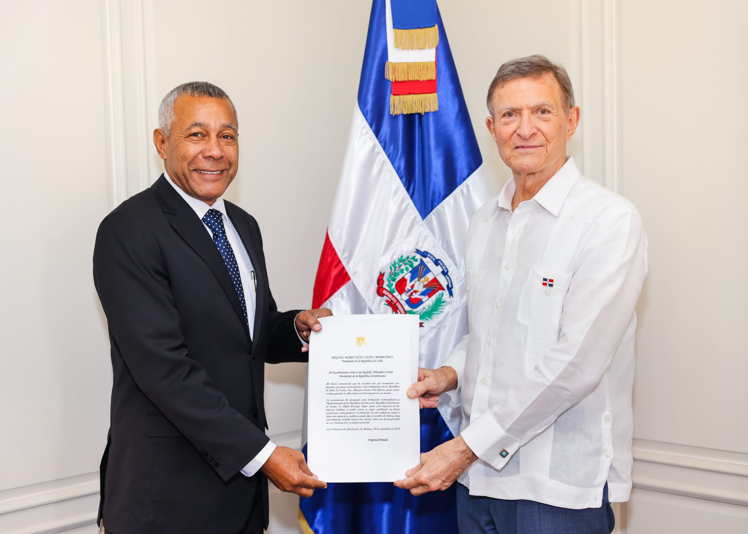 Canciller Roberto Álvarez recibe las Copias de Estilo de las Cartas