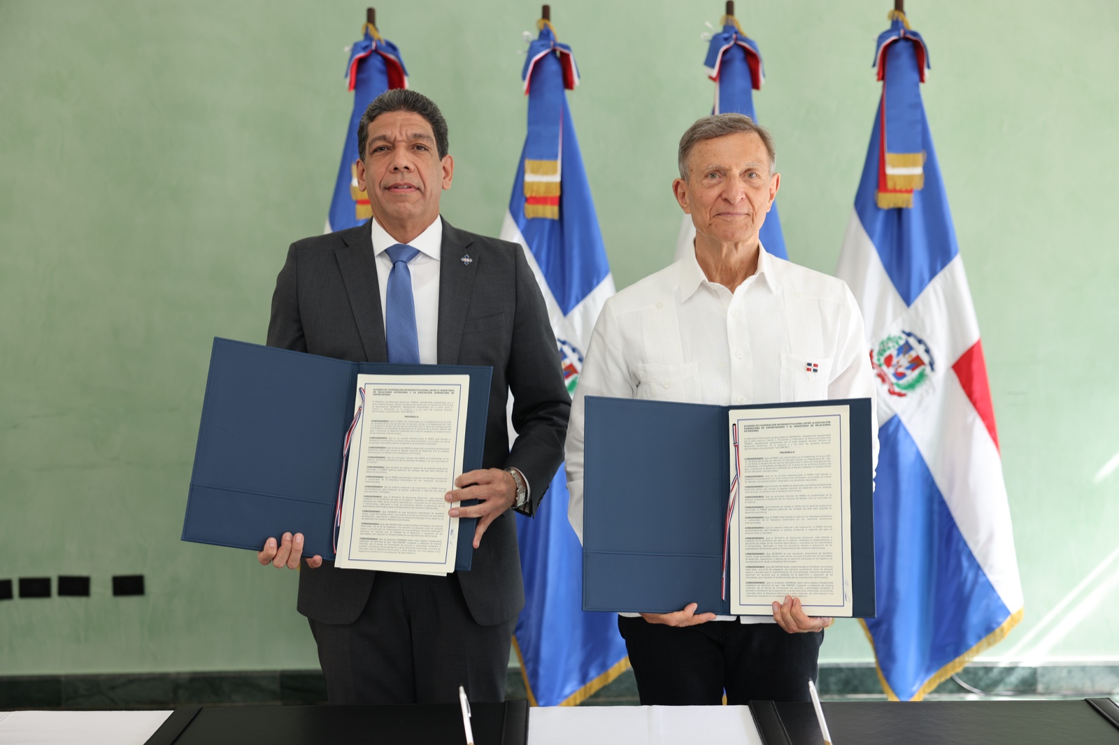 MIREX Y ADOEXPO Firman Acuerdo Para Promover Las Exportaciones Y