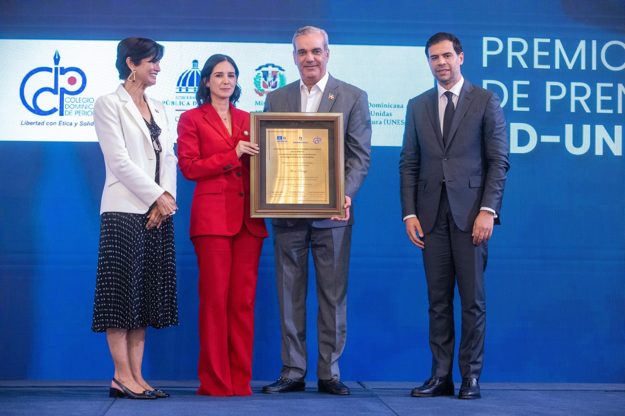 Mirex Rd Presidente Luis Abinader entrega el Premio a la Libertad de Prensa ...